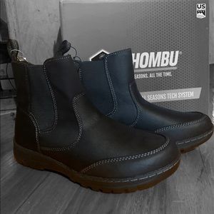 NWT. Khombu Womens boots